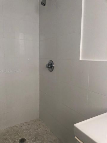 7155 Rue Notre Dame, Miami Beach, FL 33141