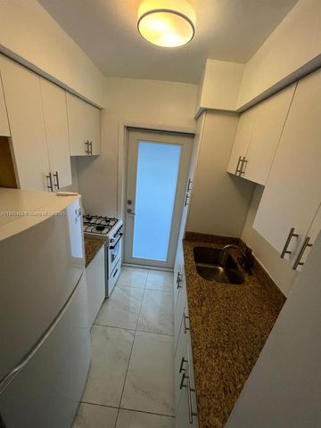 7155 Rue Notre Dame, Miami Beach, FL 33141