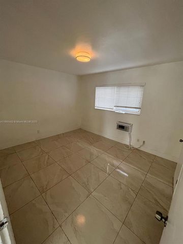 7155 Rue Notre Dame, Miami Beach, FL 33141