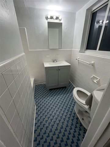 7155 Rue Notre Dame, Miami Beach, FL 33141