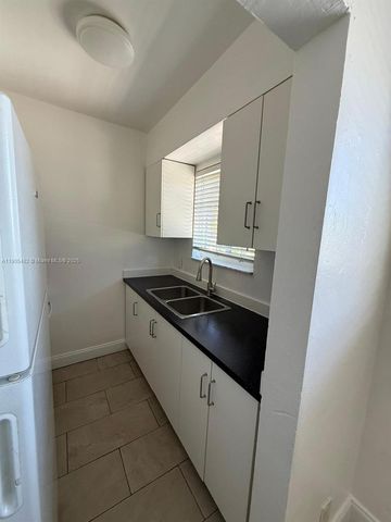 7155 Rue Notre Dame, Miami Beach, FL 33141