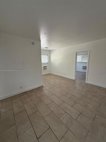 7155 Rue Notre Dame, Miami Beach, FL 33141