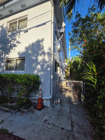 7155 Rue Notre Dame, Miami Beach, FL 33141