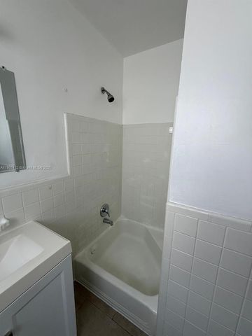 7155 Rue Notre Dame, Miami Beach, FL 33141