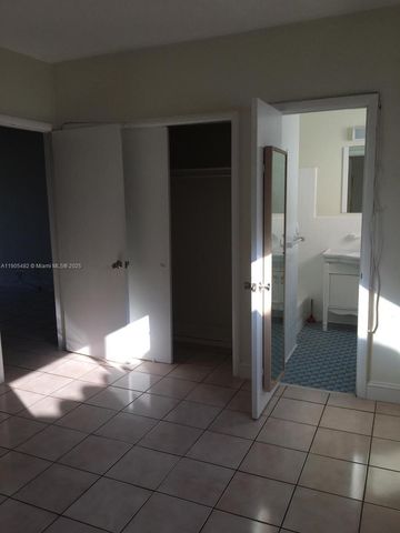 7155 Rue Notre Dame, Miami Beach, FL 33141