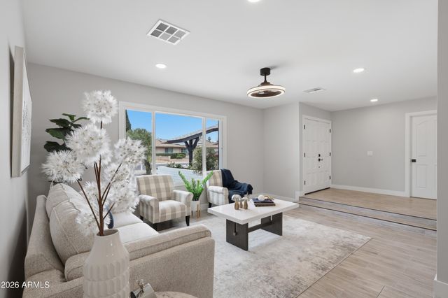 3453 W HEARN Road, Phoenix, AZ 85053