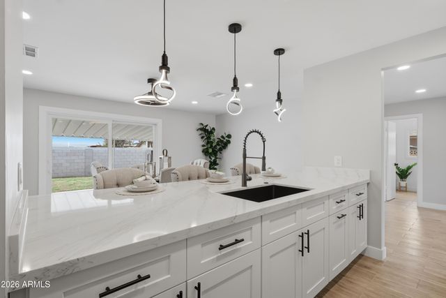 3453 W HEARN Road, Phoenix, AZ 85053