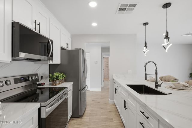 3453 W HEARN Road, Phoenix, AZ 85053
