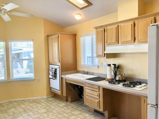 74711 Dillon Road 307, Desert Hot Springs, CA 92241