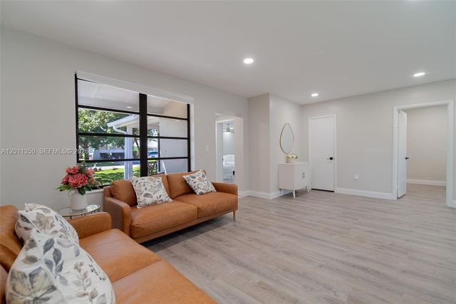 712 Tradewind Dr, North Palm Beach, FL 33408