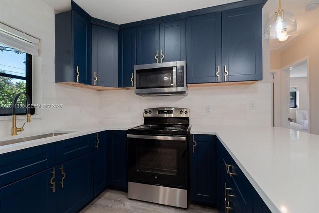 712 Tradewind Dr, North Palm Beach, FL 33408