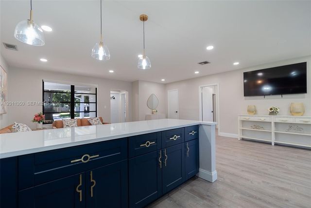 712 Tradewind Dr, North Palm Beach, FL 33408