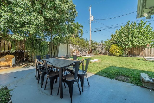 712 Tradewind Dr, North Palm Beach, FL 33408