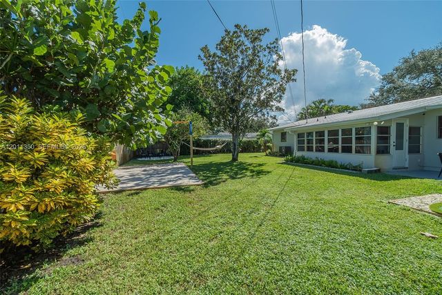 712 Tradewind Dr, North Palm Beach, FL 33408