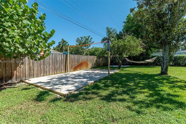 712 Tradewind Dr, North Palm Beach, FL 33408