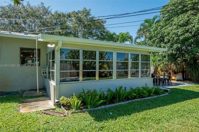 712 Tradewind Dr, North Palm Beach, FL 33408