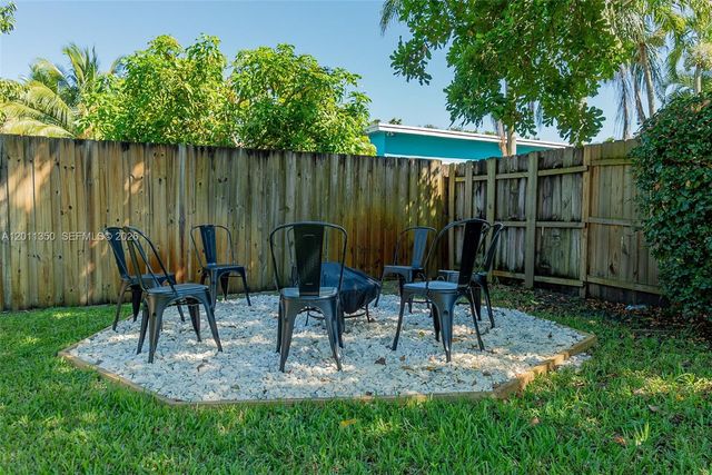 712 Tradewind Dr, North Palm Beach, FL 33408