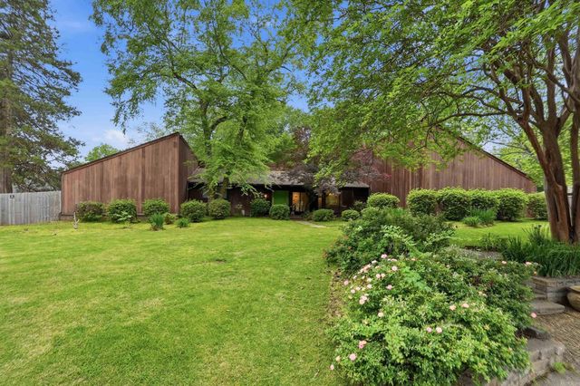 5 Yorktown, Conway, AR 72034