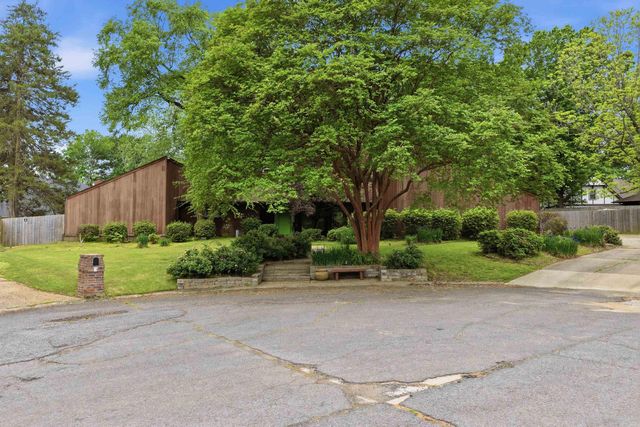 5 Yorktown, Conway, AR 72034