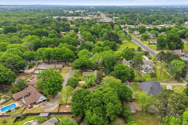 5 Yorktown, Conway, AR 72034