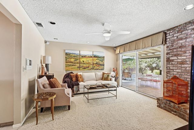 4607 American River Dr, Sacramento, CA 95864