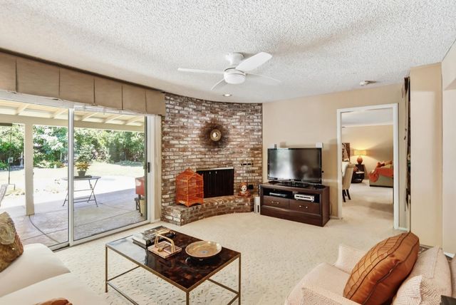 4607 American River Dr, Sacramento, CA 95864