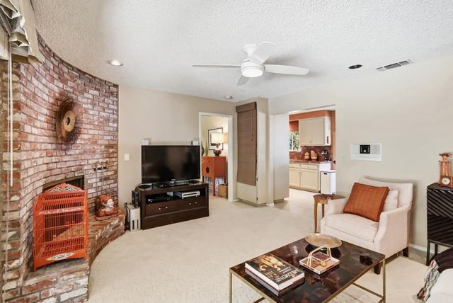 4607 American River Dr, Sacramento, CA 95864
