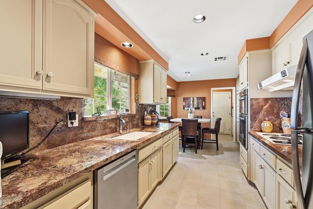 4607 American River Dr, Sacramento, CA 95864