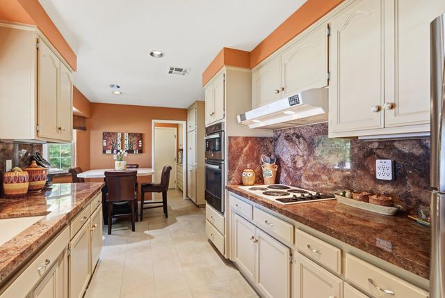 4607 American River Dr, Sacramento, CA 95864