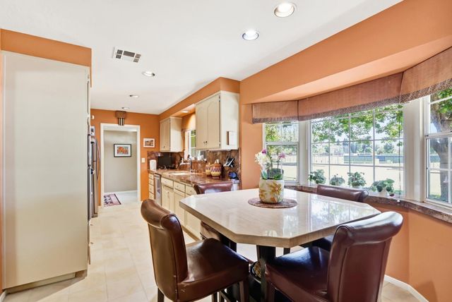 4607 American River Dr, Sacramento, CA 95864