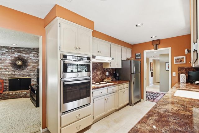 4607 American River Dr, Sacramento, CA 95864