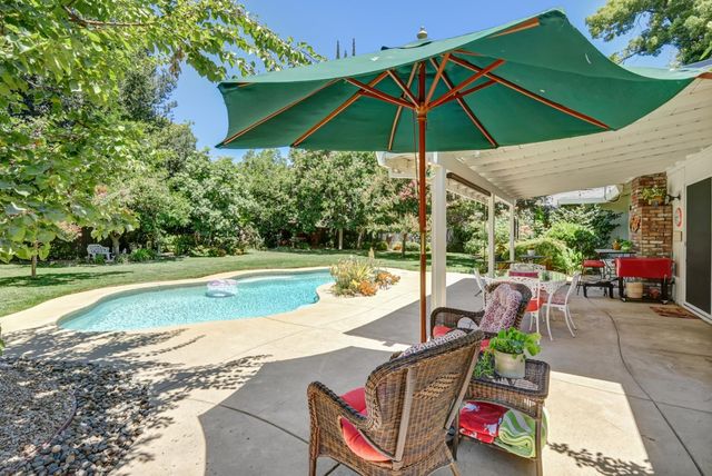 4607 American River Dr, Sacramento, CA 95864