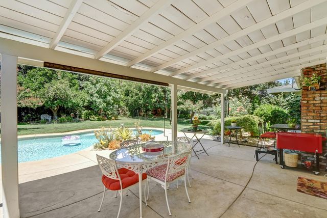 4607 American River Dr, Sacramento, CA 95864
