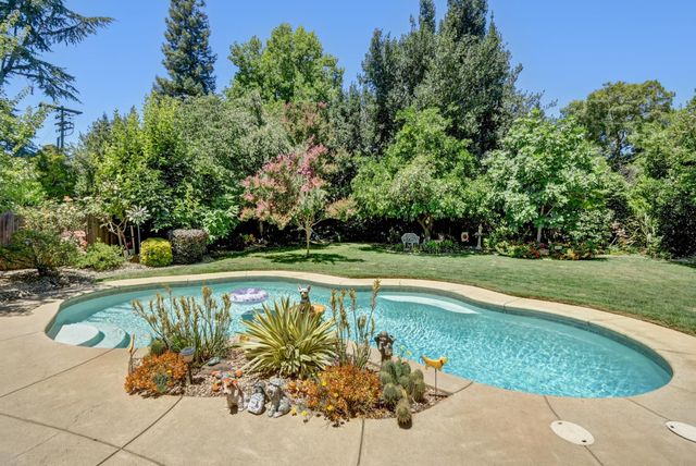 4607 American River Dr, Sacramento, CA 95864