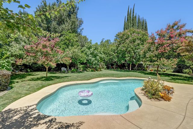 4607 American River Dr, Sacramento, CA 95864