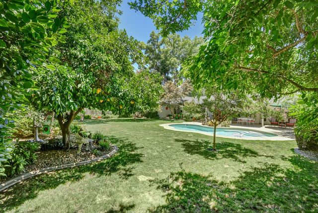 4607 American River Dr, Sacramento, CA 95864