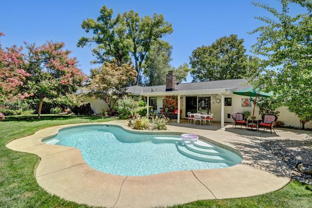 4607 American River Dr, Sacramento, CA 95864