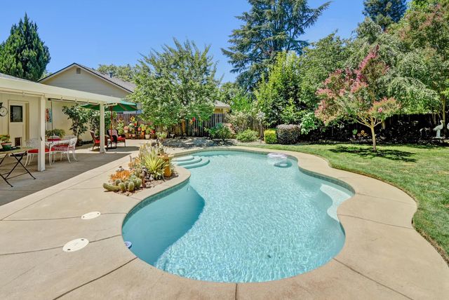4607 American River Dr, Sacramento, CA 95864