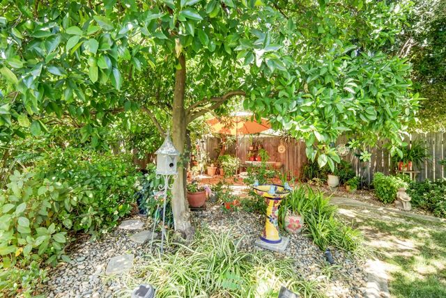 4607 American River Dr, Sacramento, CA 95864