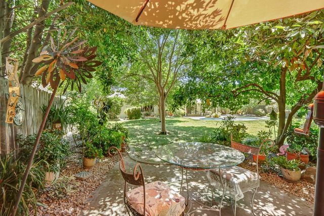 4607 American River Dr, Sacramento, CA 95864