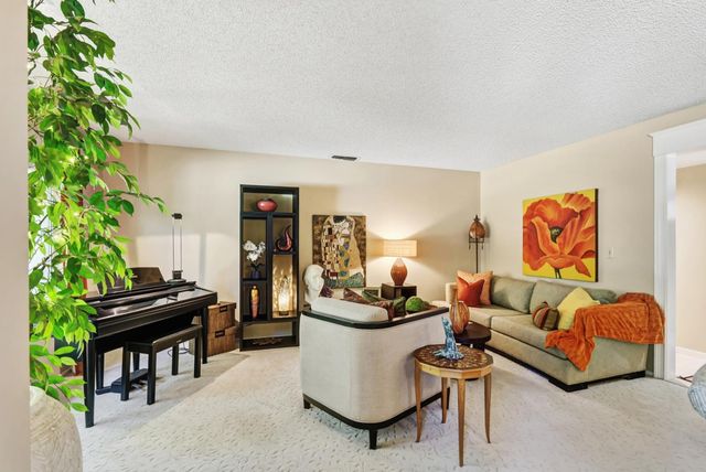 4607 American River Dr, Sacramento, CA 95864
