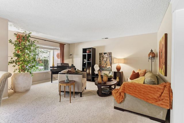 4607 American River Dr, Sacramento, CA 95864