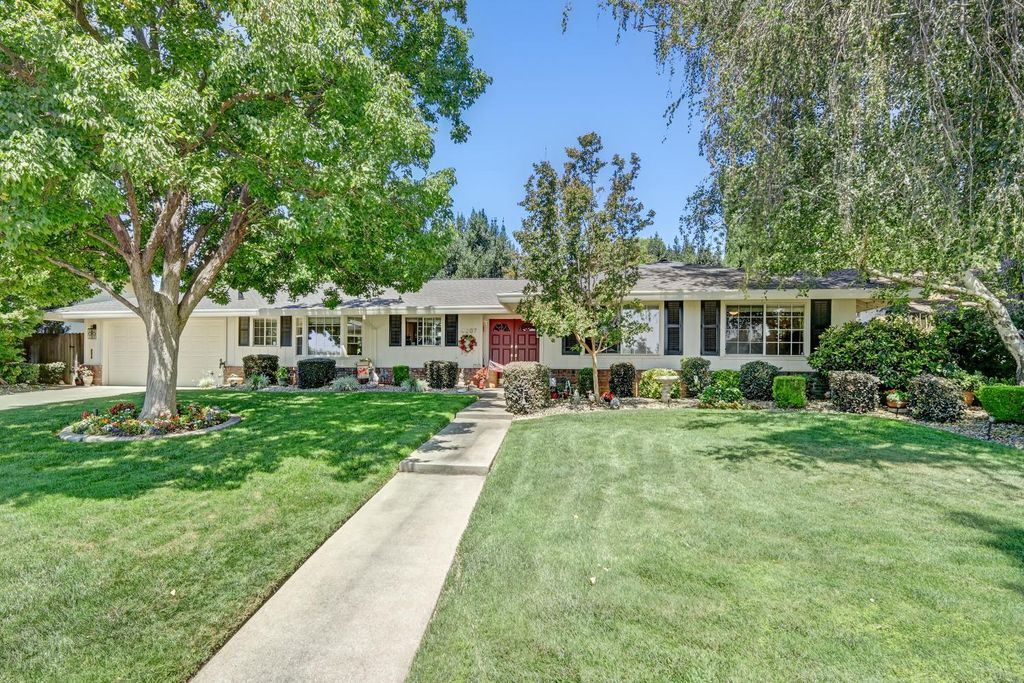 4607 American River Dr, Sacramento, CA 95864