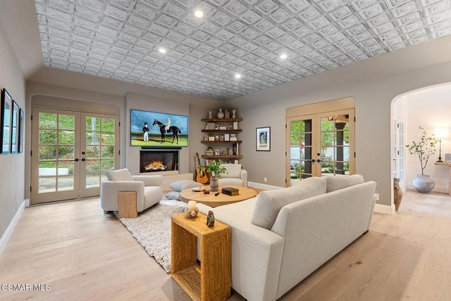 1389 Pathfinder Avenue, Westlake Village, CA 91362