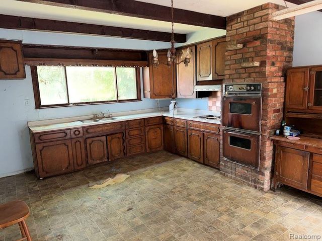 16649 Dixie Highway, Groveland Township, MI 48350