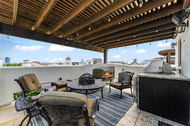 303 Calle Sevilla Place, Houston, TX 77007