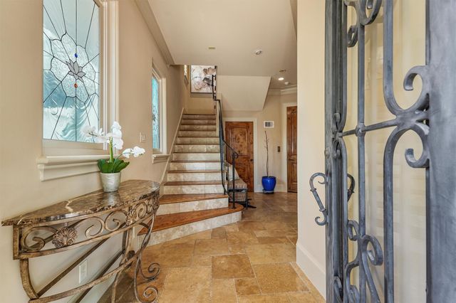 303 Calle Sevilla Place, Houston, TX 77007