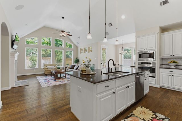 10 Little Falls Place, Tomball, TX 77375
