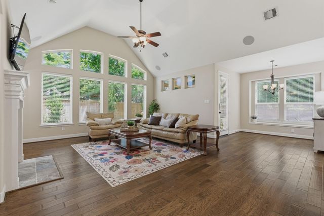 10 Little Falls Place, Tomball, TX 77375
