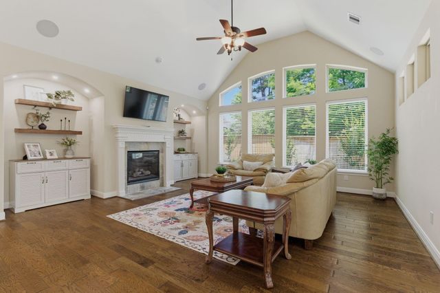 10 Little Falls Place, Tomball, TX 77375